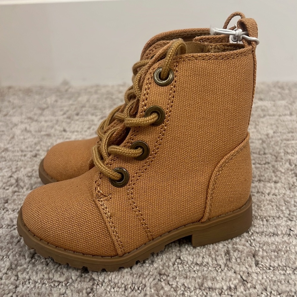 Toddler Old Navy Boots size 6 NWT.